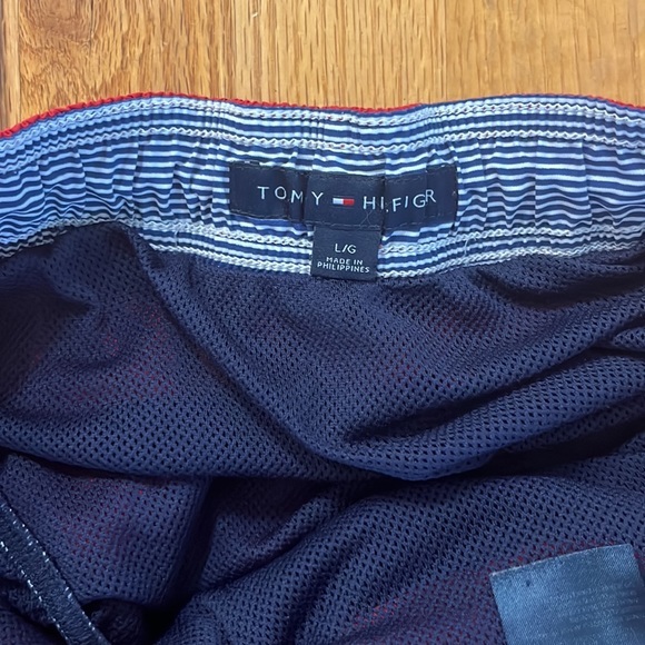 Tommy Hilfiger Men's Standard 7" Swim Trunks - Picture 3 of 3